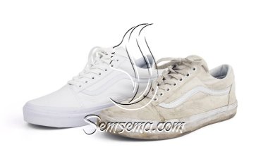 تواجهين صعوبة في تنظيف الكوتشي الأبيض إليكي الحل