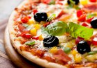 طريقة عمل بيتزا البسطرمة بالفلفل الملون والزيتون