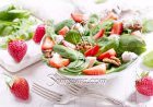 طريقة عمل سلطة السبانخ والفراولة
