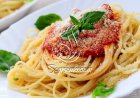 سباغيتي بالطماطم والجبن