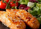سلمون مشوي بالثوم والعسل للرجيم