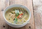 شوربة الدجاج بالكاري وحليب جوز الهند
