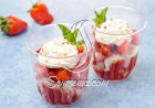 حلى الزبادي بالفراولة