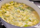 شوربة البطاطس والكراث صحية وشهية