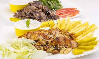 طريقة عمل شاورما الدجاج بالفلفل الملون والزبادي