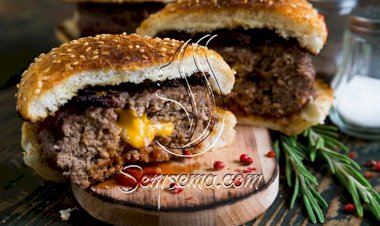 ساندويتش البرجر محشي بالجبنة الشيدر