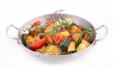 طريقة عمل الخضار المشوي الحار في الفرن