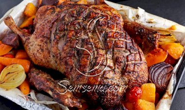 طريقة عمل البط المشوي بالأرز والبصل للكريسماس