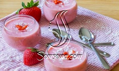 طريقة عمل مشروب الشيكولاتة الساخن بالفراولة