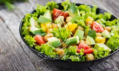 طريقة عمل سلطة حمص بالطماطم والأفوكادو
