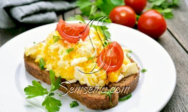 طريق عمل توست البيض بالمشروم والموزاريلا