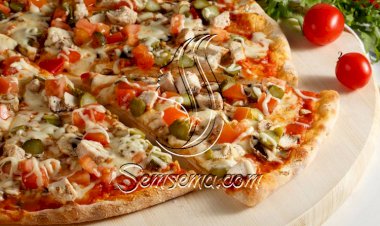 طريقة عمل البيتزا بالدجاج والزيتون