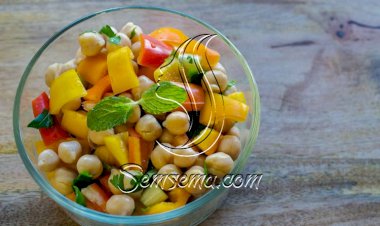 طريقة عمل سلطة الحمص بالخضار