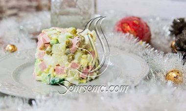 سلطة الرومي المدخن الروسية للكريسماس