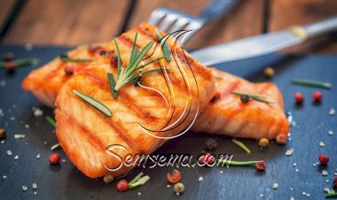 طريقة عمل سلمون مشوي بالروزماري