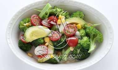 طريقة عمل سلطة أفوكادو بالبروكلي