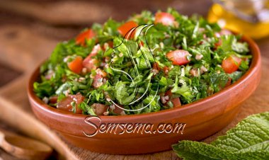 طريقة عمل سلطة الطماطم بالزعتر والموزاريلا