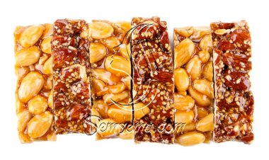 حلاوة المولد.. طريقة عمل اللوزية