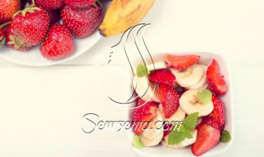 سلطة موز بالفراولة.. لذيذة وسريعة