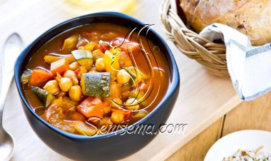 طريقة عمل شوربة الكوسة والجزر