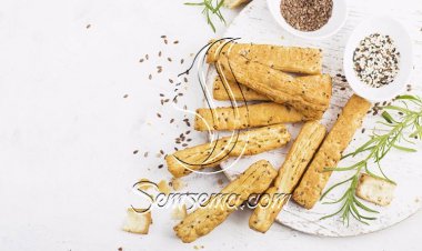 طريقة عمل البسكويت بالجبنة والروزماري