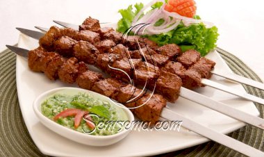 طريقة عمل شيش اللحم المشوي بالثوم والبابريكا
