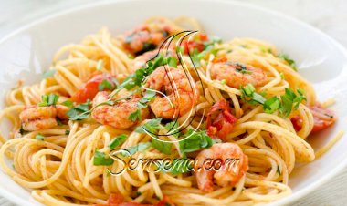 طريقة عمل المكرونة بالطماطم والجمبري