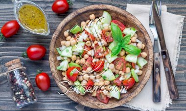 طريقة عمل سلطة خضراء بالحمص