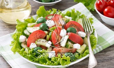 طريقة عمل سلطة خضراء بالجبنة وبذور الشيا