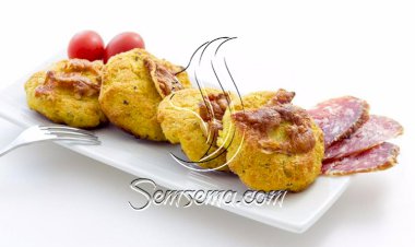 طريقة عمل أقراص البطاطس بالسوسيس