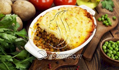 صينية بطاطس بيوريه بالخضار واللحمة المفرومة.. طبق متكامل