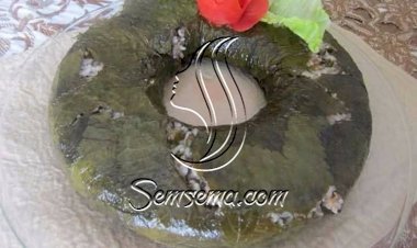 من غير لف طريقة عمل قالب محشي ورق العنب.. بالصور