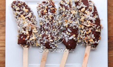 طريقة عمل أصابع الموز بجوز الهند واللوز