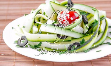 طريقة عمل سلطة الكوسة والخيار بالجبن الفيتا