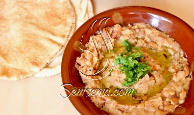 فول مدمس بالسمن البلدي والبقدونس من المطبخ المصري