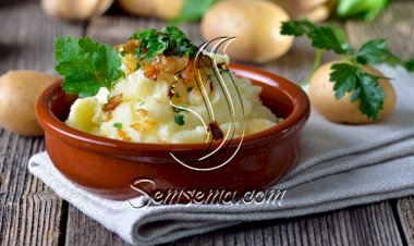 طريقة عمل البطاطس المهروسة بالبصل المحمر