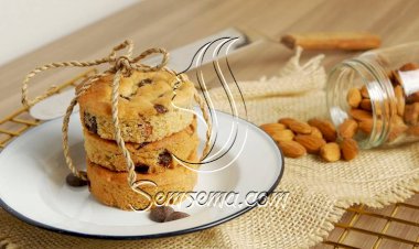 طريقة عمل كوكيز برقائق الشيكولاتة واللوز