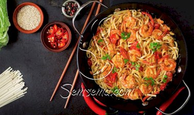 طريقة عمل فيتوتشيني بالجمبري والطماطم