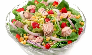 طريقة عمل سلطة التونة بالخس والجرجير