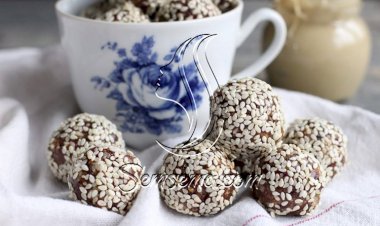 كرات التمر بالسمسم.. لذيذة ومغذية