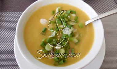 طريقة عمل شوربة البطاطس الكريمي بالبصل الأخضر