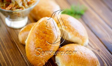 فطائر بالجبنة المتبلة.. قدميها كبديل للساندويتش