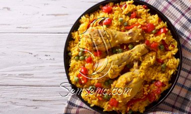 طريقة عمل صينية الدجاج بالأرز الأصفر في الفرن