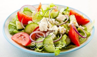 طريقة عمل سلطة خضراء بالجبنة