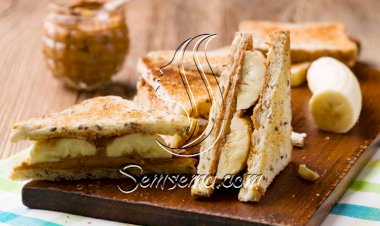 توست محمص بزبدة الفول السوداني والموز