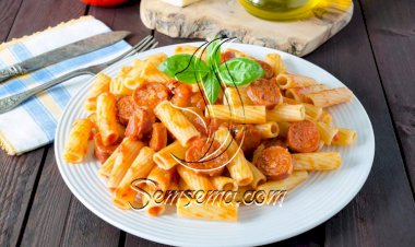 طريقة عمل مكرونة بالسوسيس والصلصة