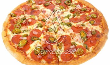 طريقة عمل بيتزا البيبروني بالفلفل الحار