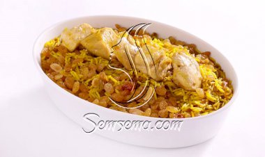 طريقة عمل الأرز البسمتي بقطع الدجاج والمكسرات