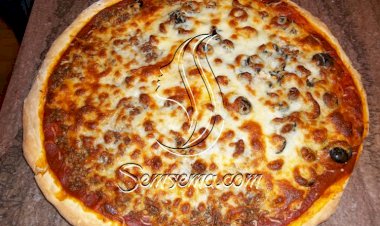 طريقة عمل بيتزا باللحمة المفرومة والزيتون