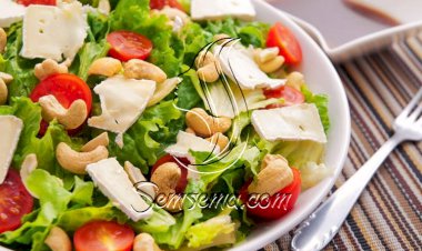 طريقة عمل سلطة الخس بالطماطم والكاجو